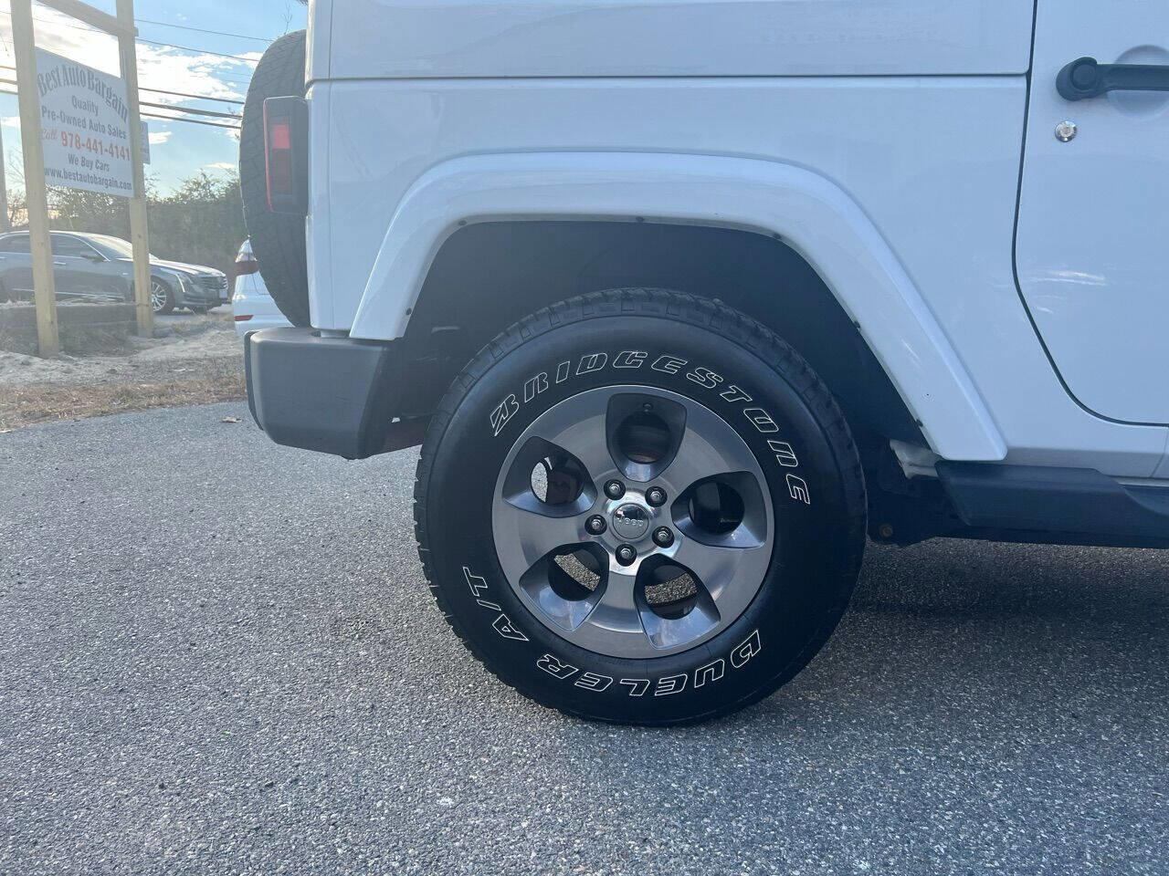 Used 2018 Jeep Wrangler Sahara w/ Connectivity Group image 29