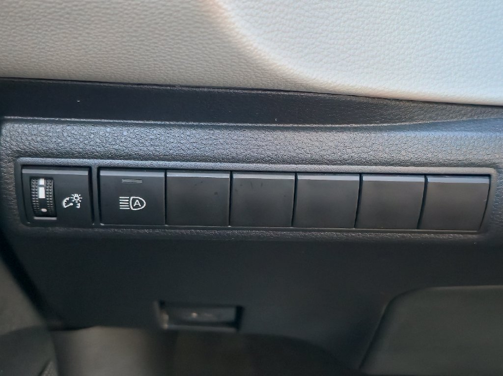 Used 2023 Toyota Corolla LE w/ Carpet Mat Package (TMS) FWD image 19