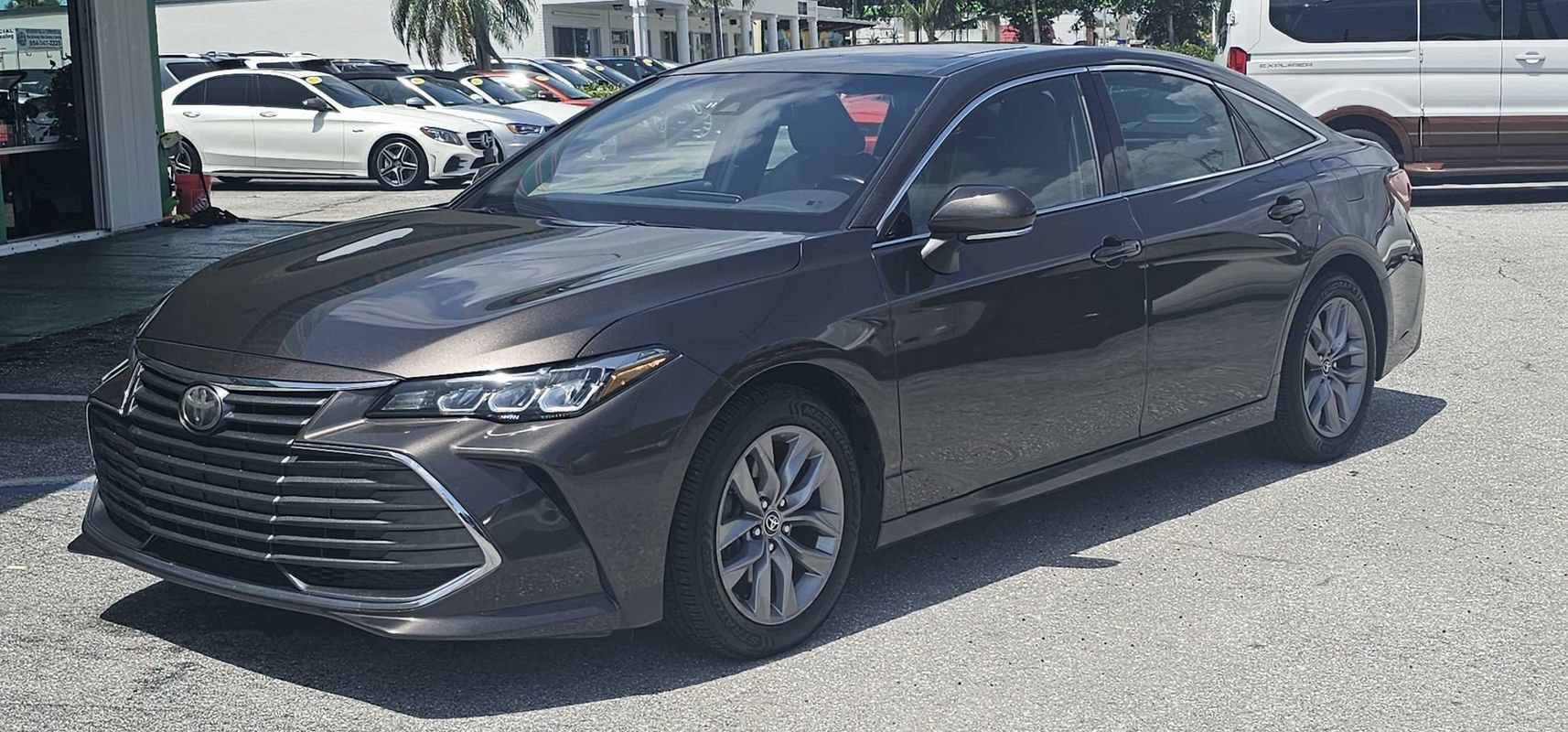 Used 2019 Toyota Avalon XLE w/ Moonroof Package FWD image 1