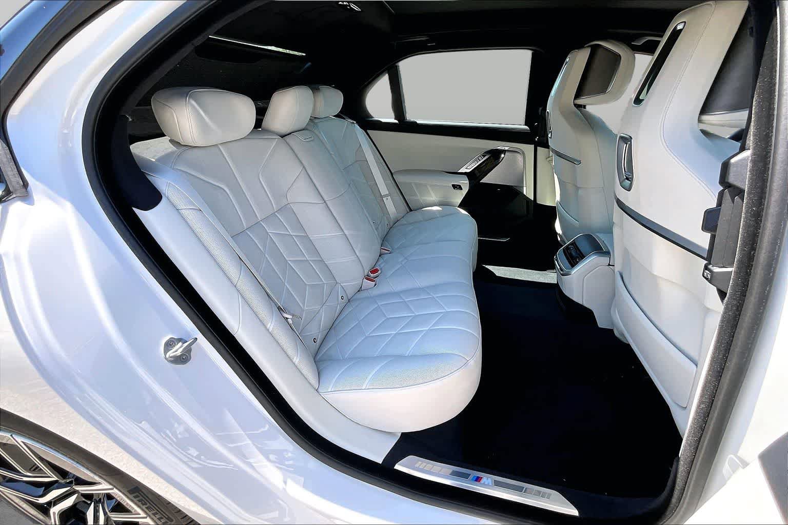 Certified 2025 BMW 750e xDrive w/ Executive Package AWD/4WD image 19