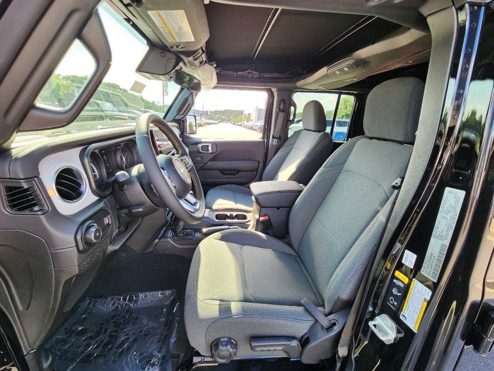 Used 2024 Jeep Wrangler Unlimited Sahara w/ Safety Group AWD/4WD image 16
