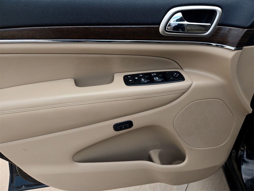 Used 2017 Jeep Grand Cherokee Limited image 32