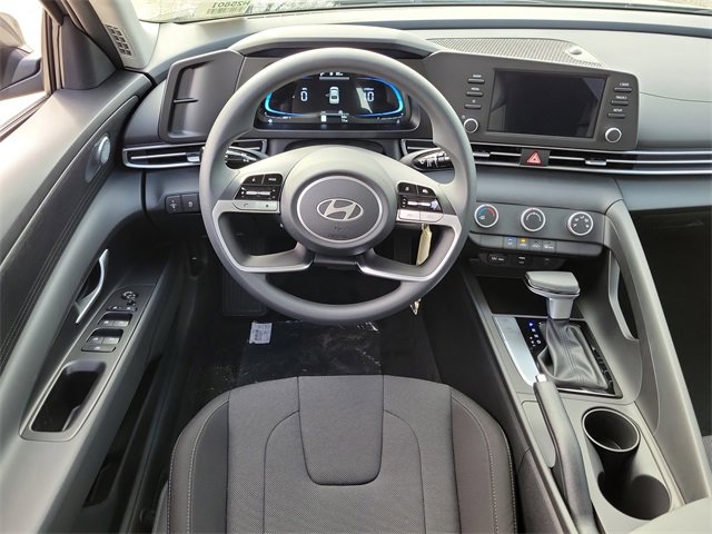 New 2025 Hyundai Elantra SE image 7