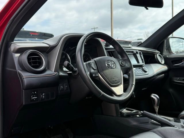 Used 2016 Toyota RAV4 SE image 16