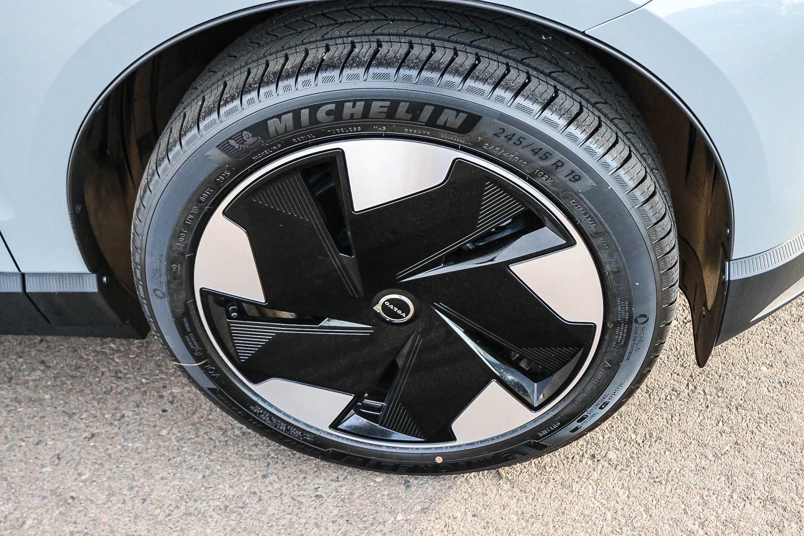 New 2026 Volvo EX30 Plus w/ Protection Package image 13