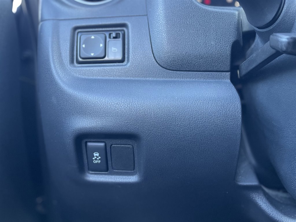 Used 2017 Nissan Versa Note SL image 34