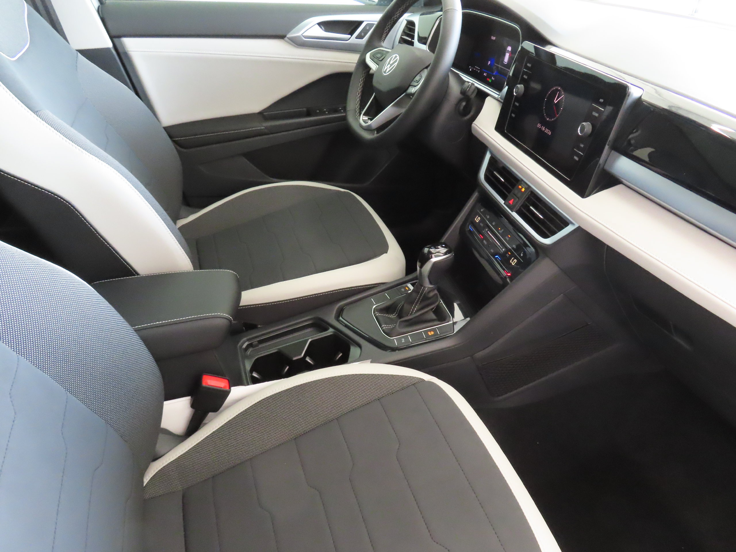 New 2026 Volkswagen Taos SE FWD image 24