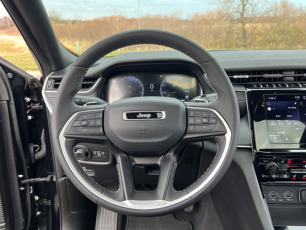 Used 2024 Jeep Grand Cherokee Altitude image 30