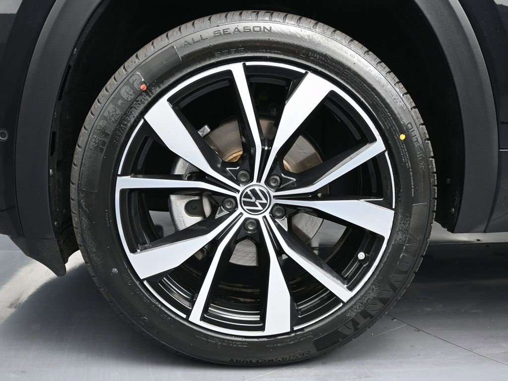 Used 2024 Volkswagen Atlas Cross Sport SEL Premium R-Line image 10