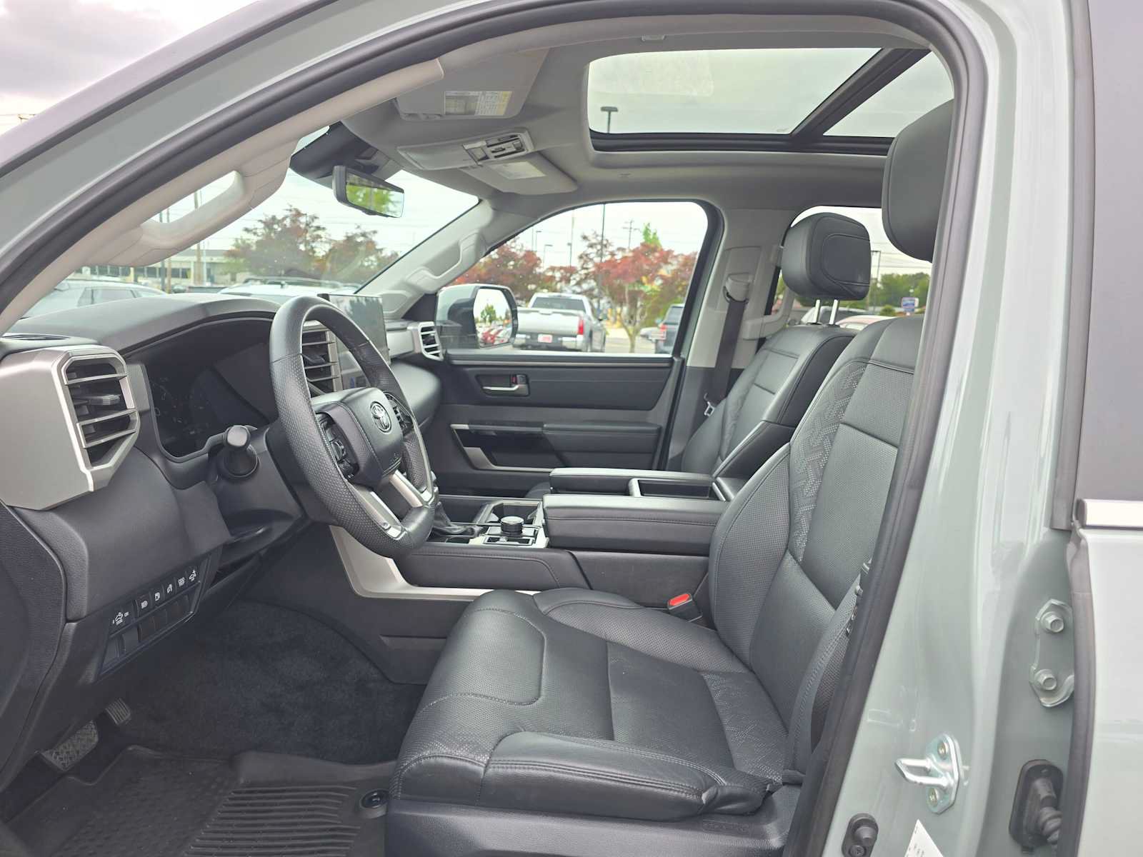 Used 2024 Toyota Tundra Limited AWD/4WD image 22