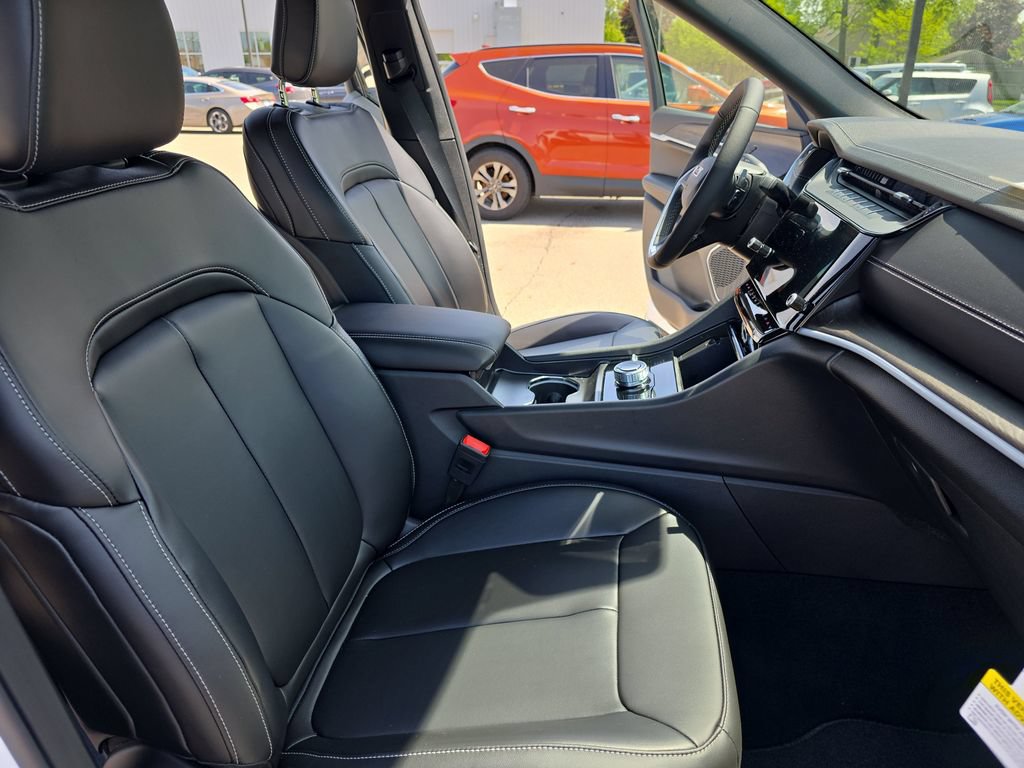 New 2026 Jeep Grand Cherokee L Limited w/ Limited Altitude Package AWD/4WD image 10