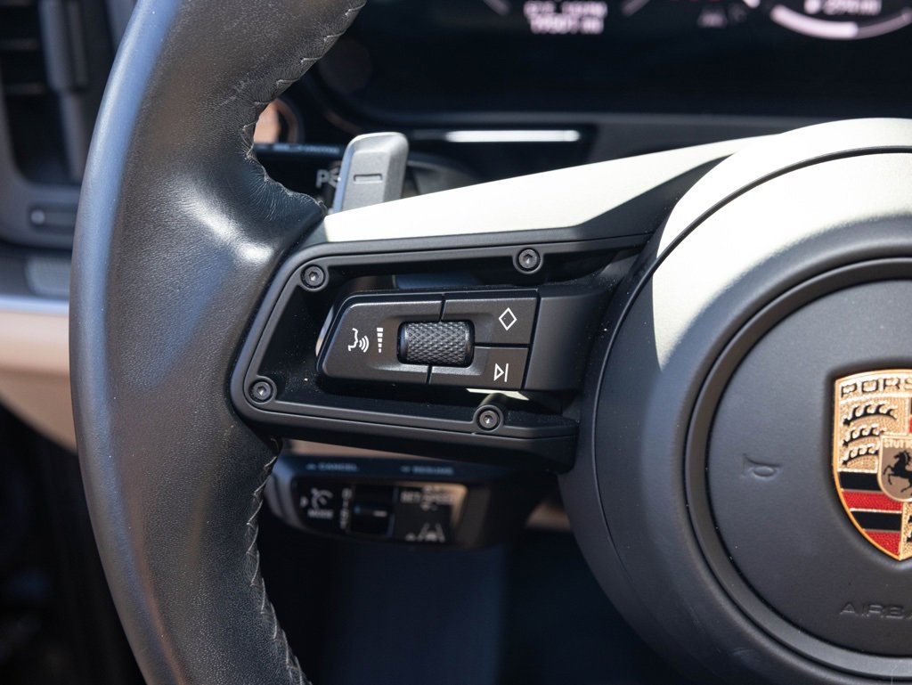 Used 2024 Porsche Cayenne Coupe image 33