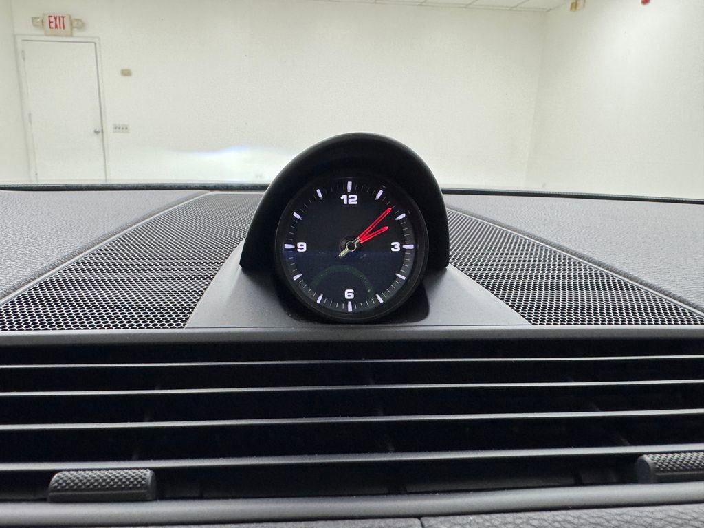 Used 2023 Porsche Panamera 4 Platinum Edition image 25