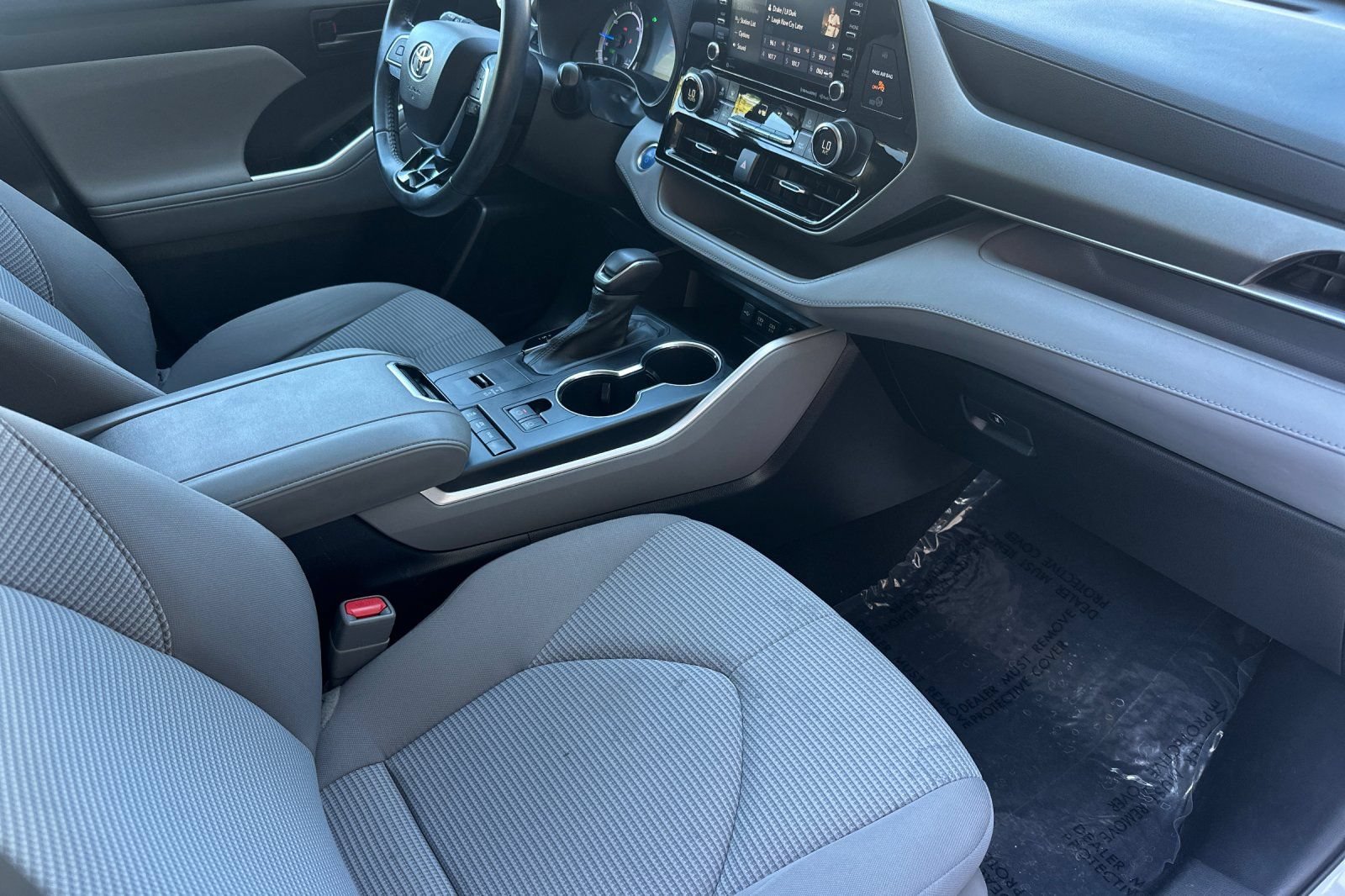 Used 2021 Toyota Highlander LE AWD/4WD image 20