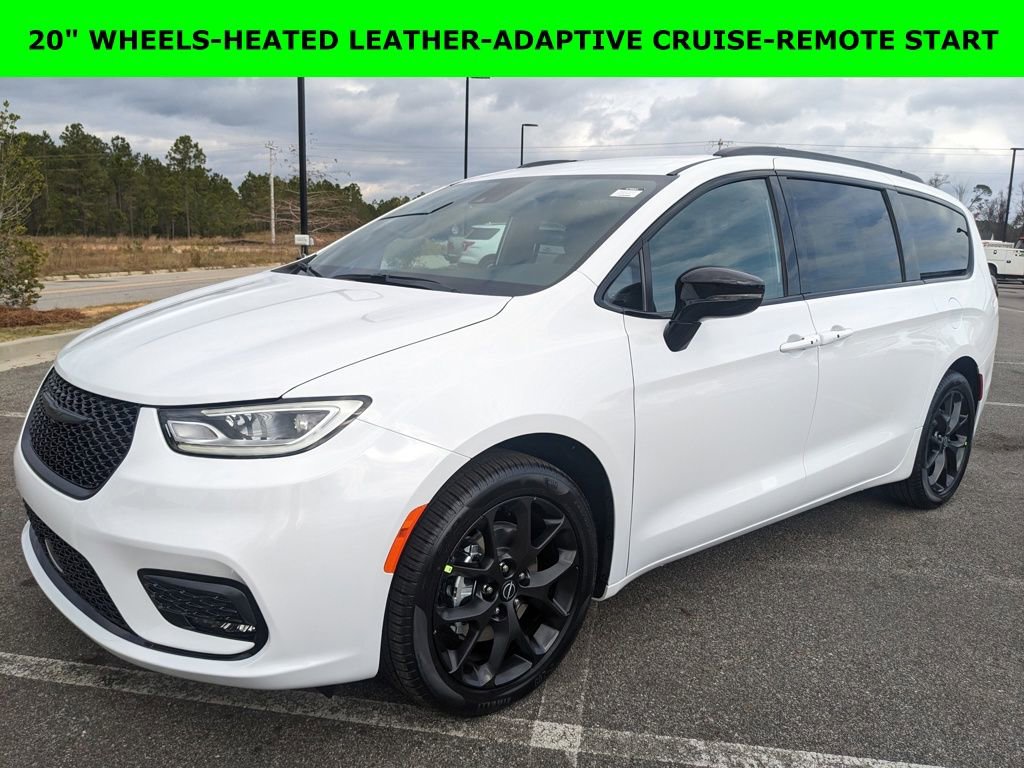 New 2026 Chrysler Pacifica Select w/ S Appearance Package image 2