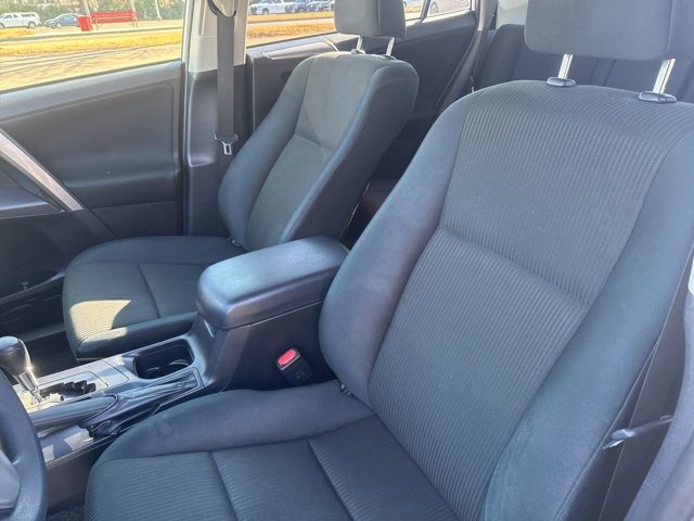 Used 2018 Toyota RAV4 LE image 17