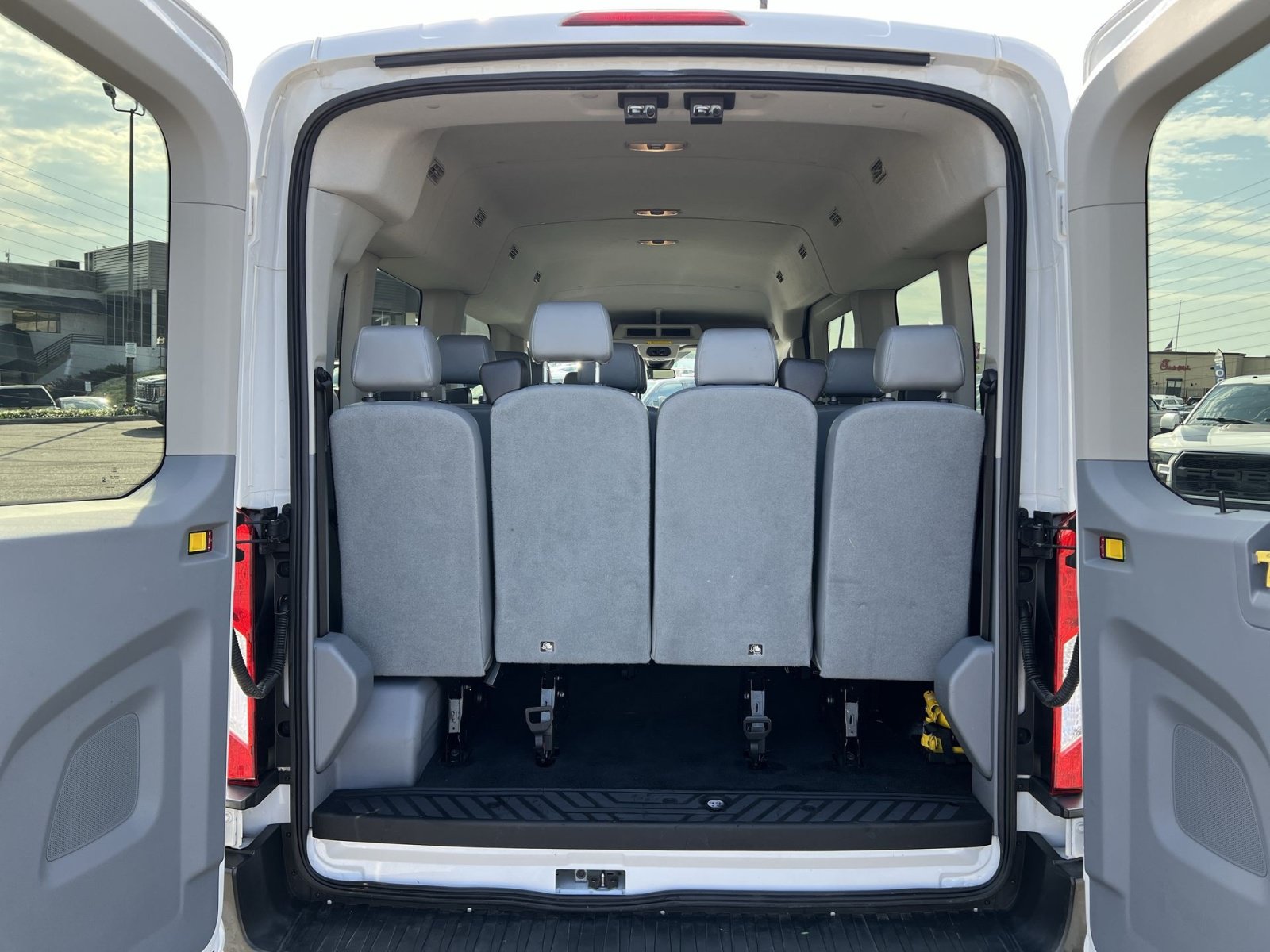 Used 2017 Ford Transit 350 XL RWD image 24