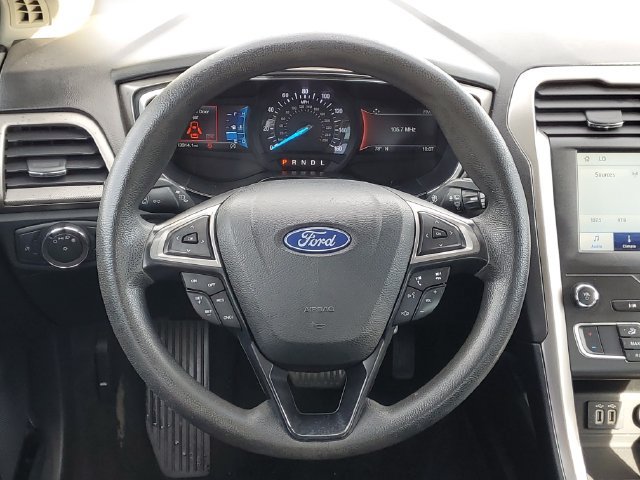 Used 2020 Ford Fusion SE FWD image 29