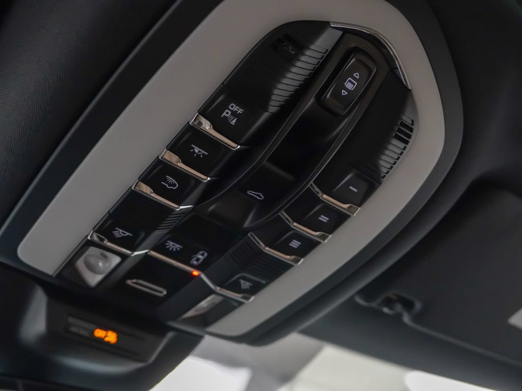 Certified 2026 Porsche Macan S AWD/4WD image 28
