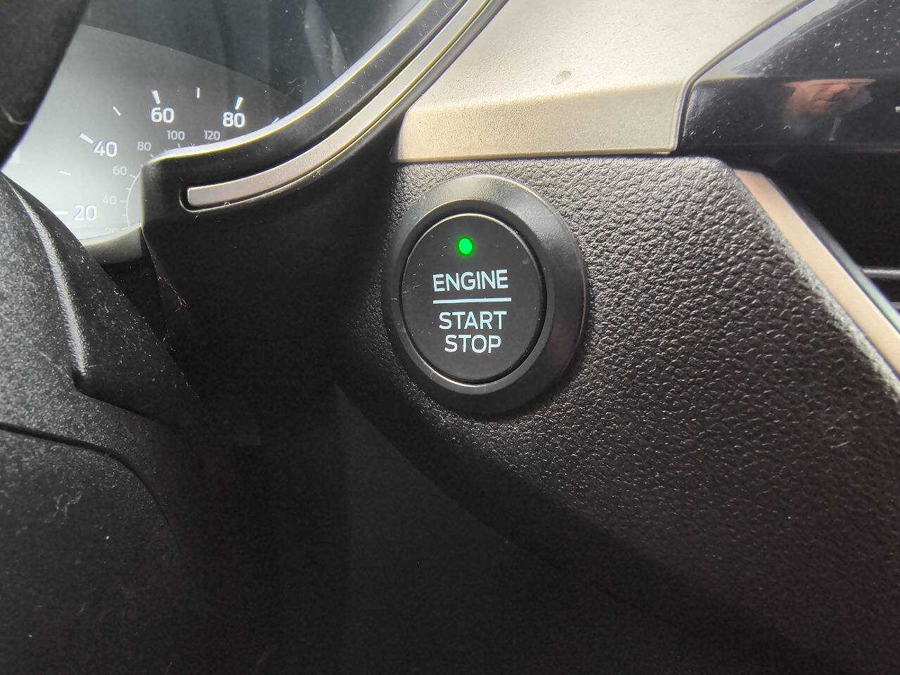 Used 2020 Ford Escape SE image 16