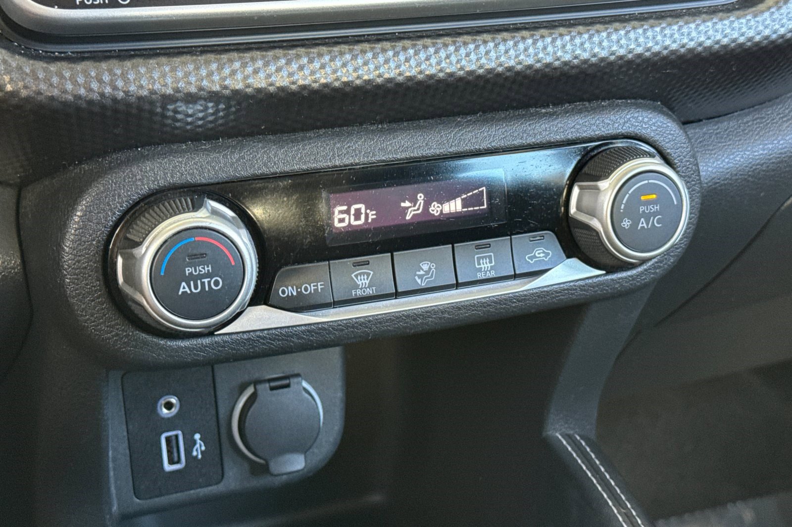 Used 2019 Nissan Kicks SV image 18