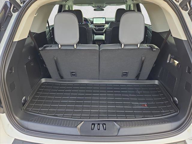 Certified 2025 Ford Explorer Active w/ Active Comfort Package RWD image 6