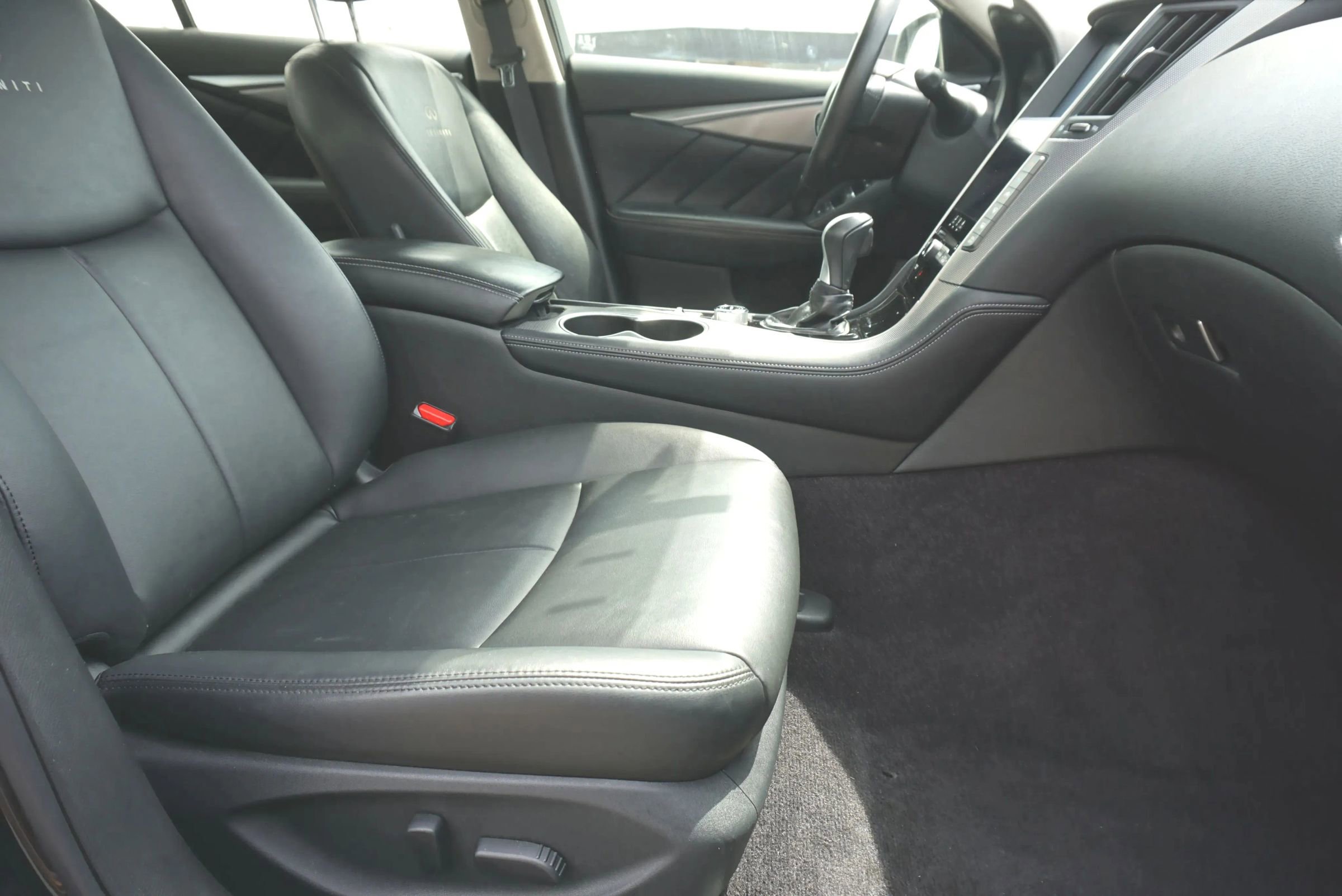 Used 2014 INFINITI Q50 2.0t w/ Moonroof Package AWD/4WD image 35