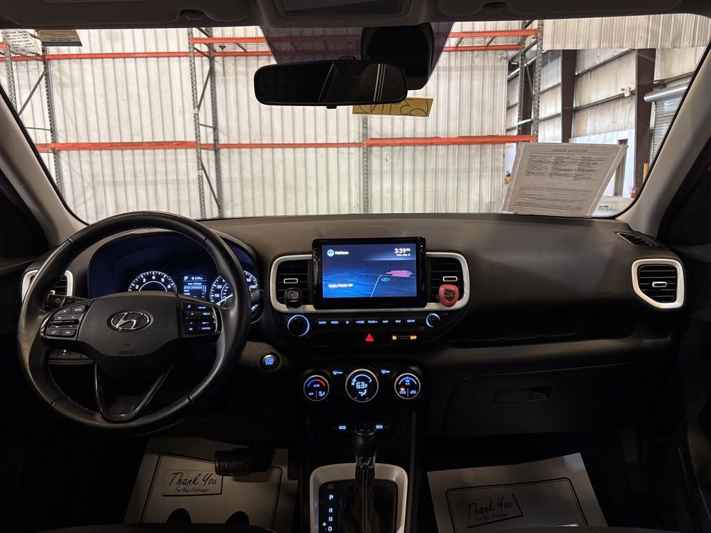 Used 2022 Hyundai Venue Limited image 18