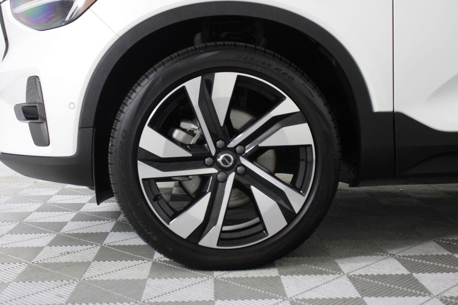 Used 2023 Volvo XC40 B5 Ultimate w/ Protection Package Premier AWD/4WD image 28