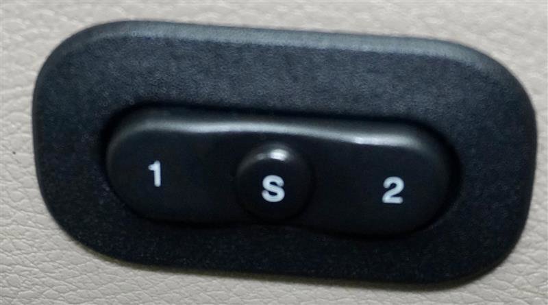 Used 2015 Jeep Grand Cherokee Limited w/ Luxury Group II image 37