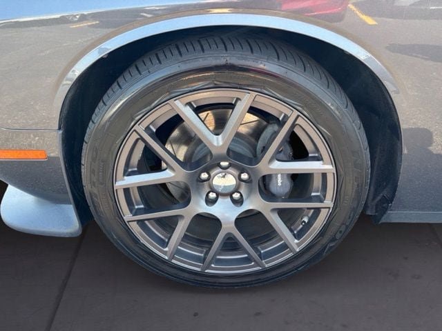 Used 2016 Dodge Challenger R/T Scat Pack w/ Leather Interior Group RWD image 9