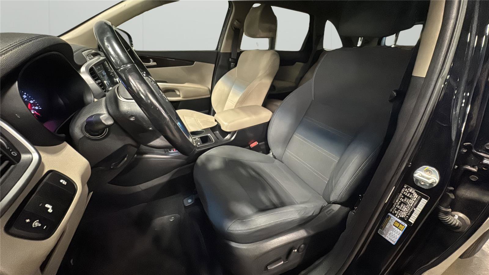 Used 2019 Kia Sorento FWD V6 w/ LX V6 Convenience Package image 10