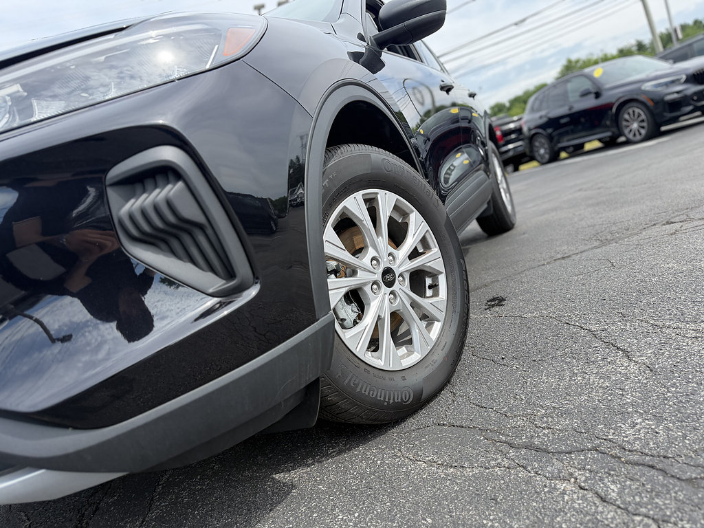 Used 2025 Ford Escape Active w/ Cold Weather Package AWD/4WD image 2