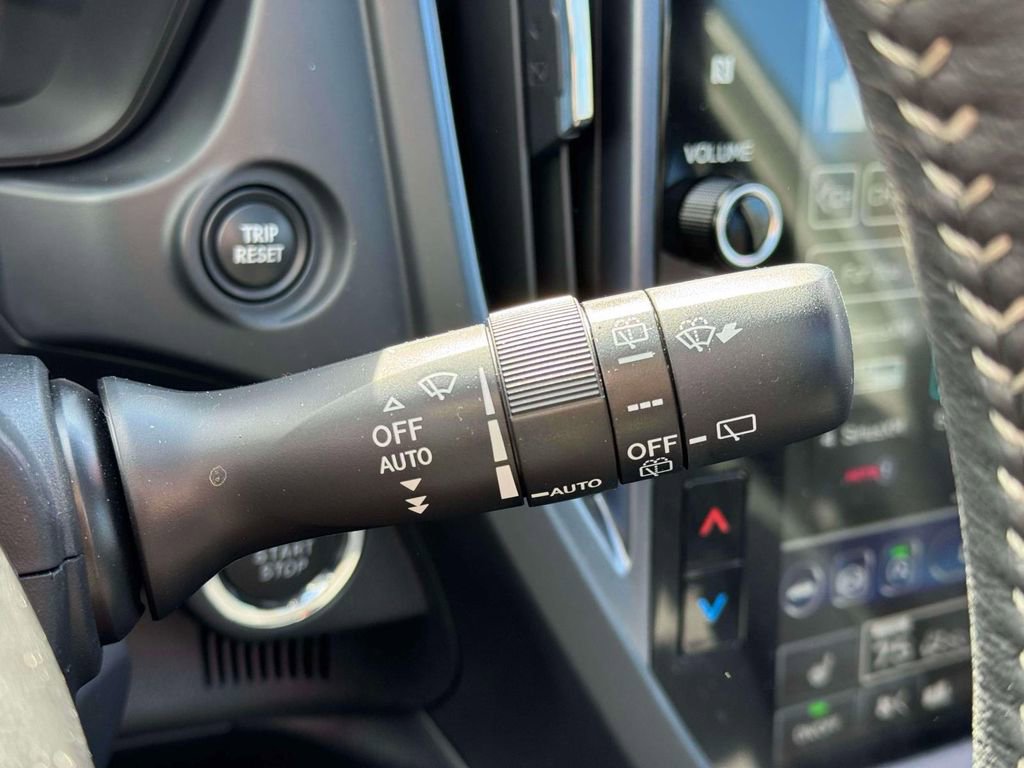 Certified 2025 Subaru Forester Limited image 25