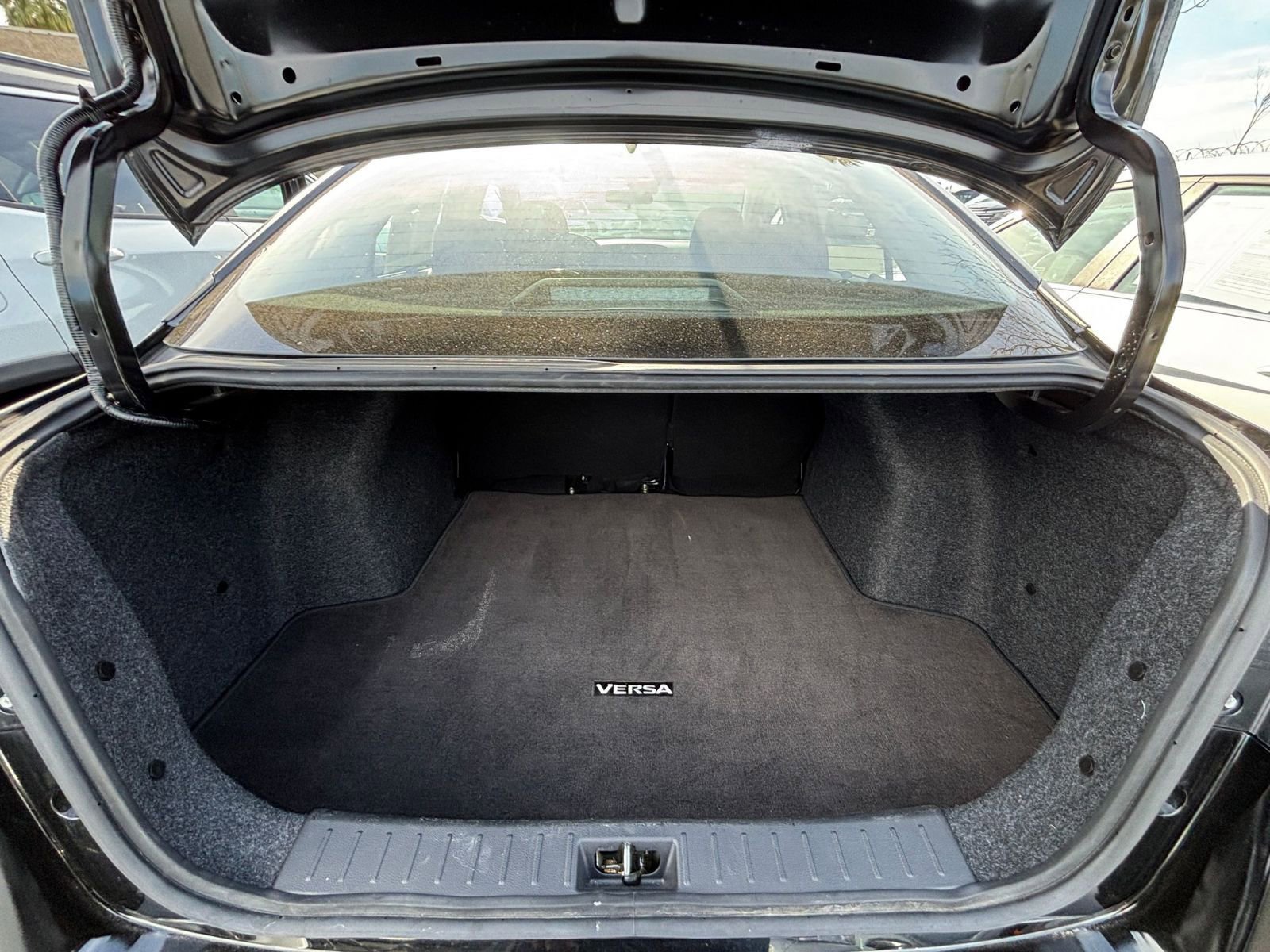 Used 2025 Nissan Versa SV image 32