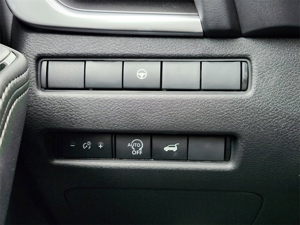 Used 2025 Nissan Rogue SV image 21