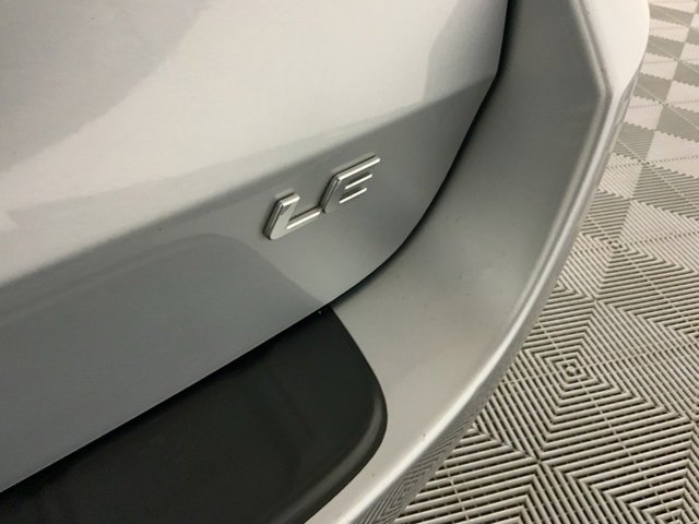 Used 2019 Toyota Sienna LE w/ LE Preferred Package image 16