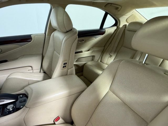 Used 2016 Lexus LS 460 w/ Comfort Package RWD image 31