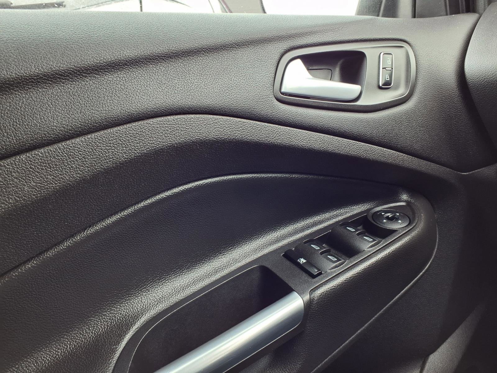 Used 2015 Ford Escape SE image 17