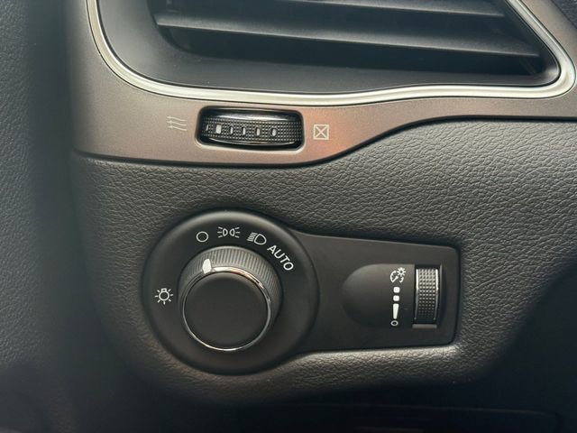 Used 2021 Jeep Cherokee Latitude image 12