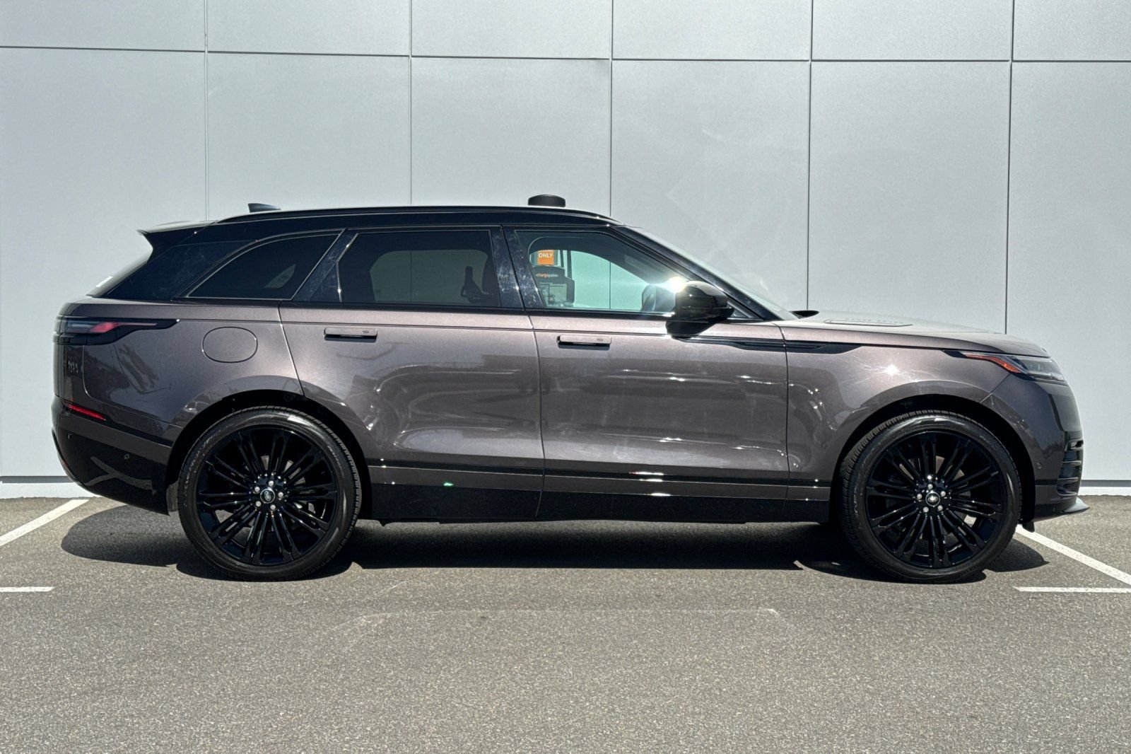 Certified 2026 Land Rover Range Rover Velar Dynamic SE AWD/4WD image 6