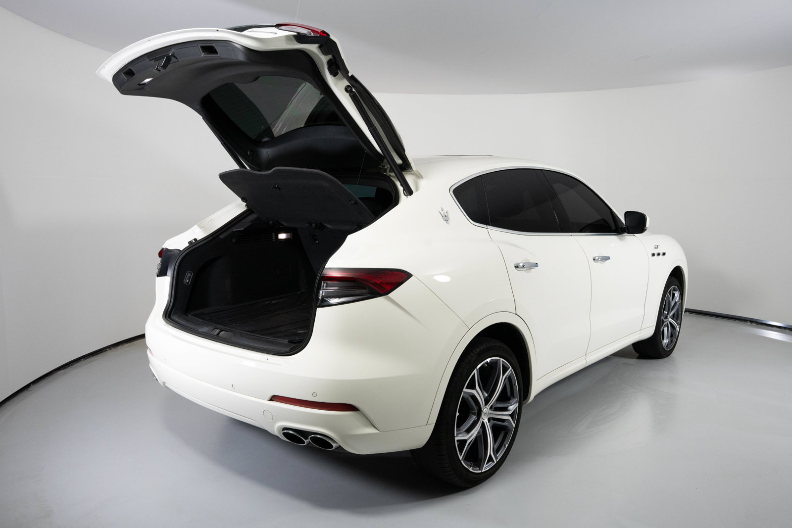 Used 2023 Maserati Levante GT AWD/4WD image 11