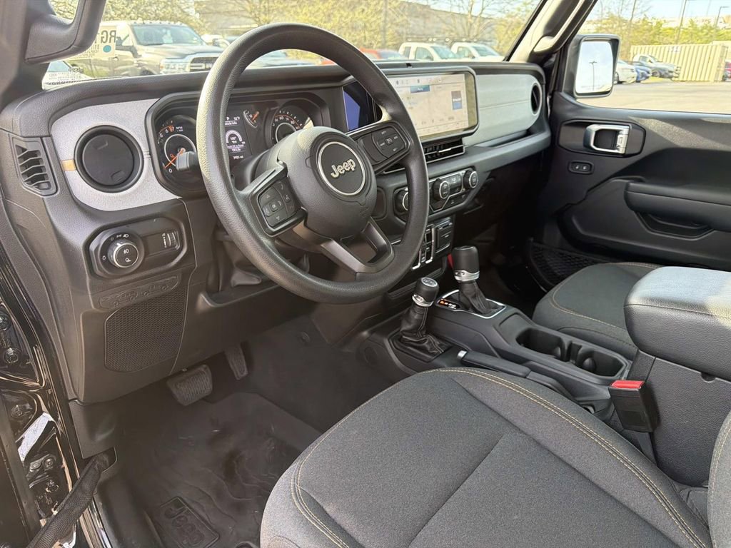 Used 2025 Jeep Gladiator Sport image 23