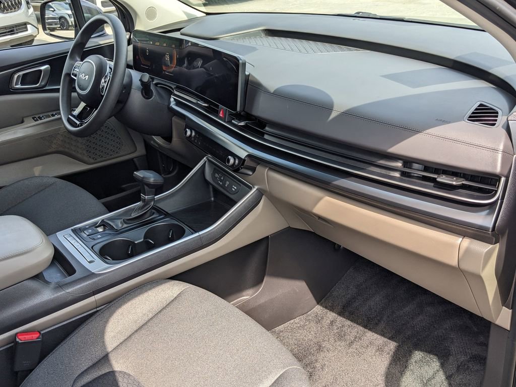 Certified 2026 Kia Carnival LX FWD image 13