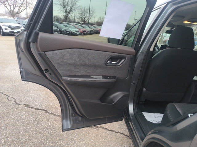 Used 2023 Nissan Rogue SV image 12