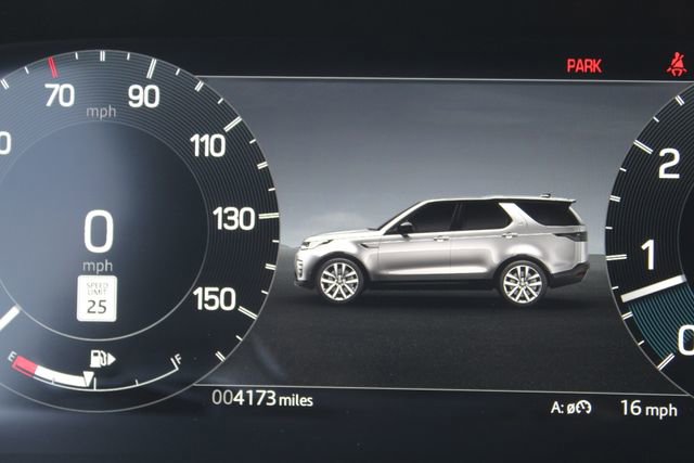 Used 2025 Land Rover Discovery Dynamic SE image 17
