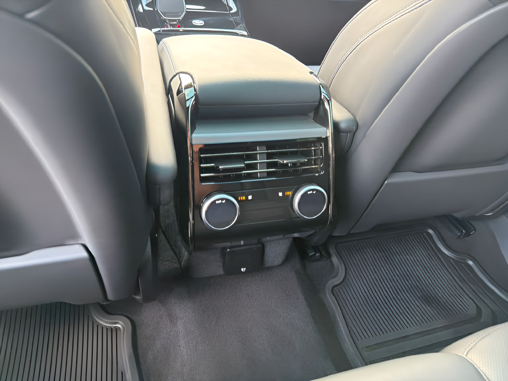 Used 2025 Land Rover Range Rover Sport Dynamic SE AWD/4WD image 35