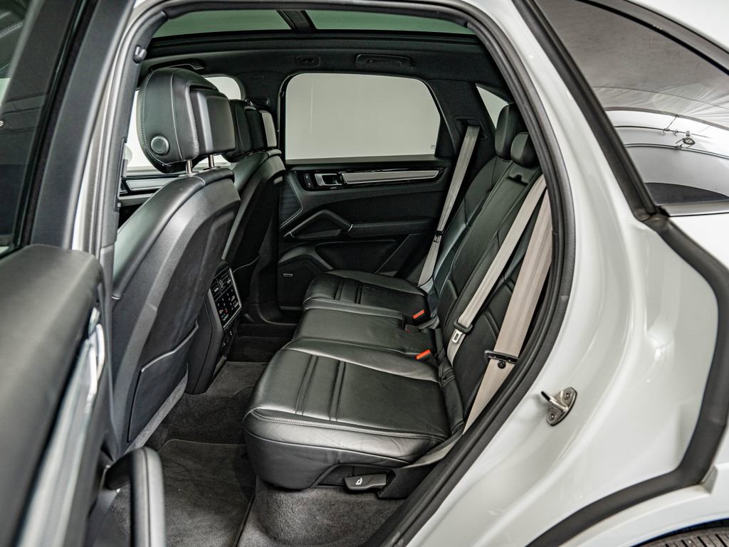 Certified 2023 Porsche Cayenne Platinum Edition image 41