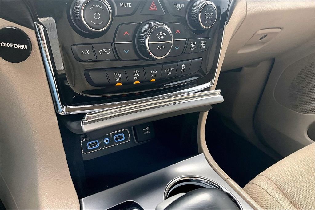 Used 2022 Jeep Grand Cherokee Laredo E image 32