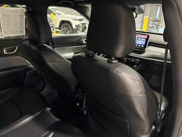 Used 2023 Jeep Compass Latitude image 25